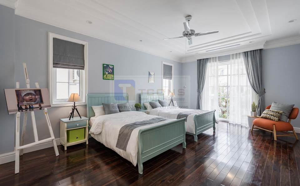 Phòng ngủ dịu mát và thư thái trong gam màu xanh - cam hiện đại